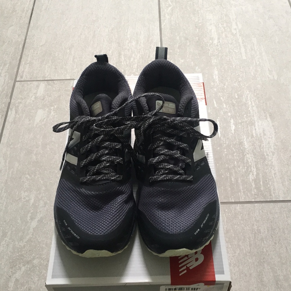 NEW BALANCE TENNIS SHOES